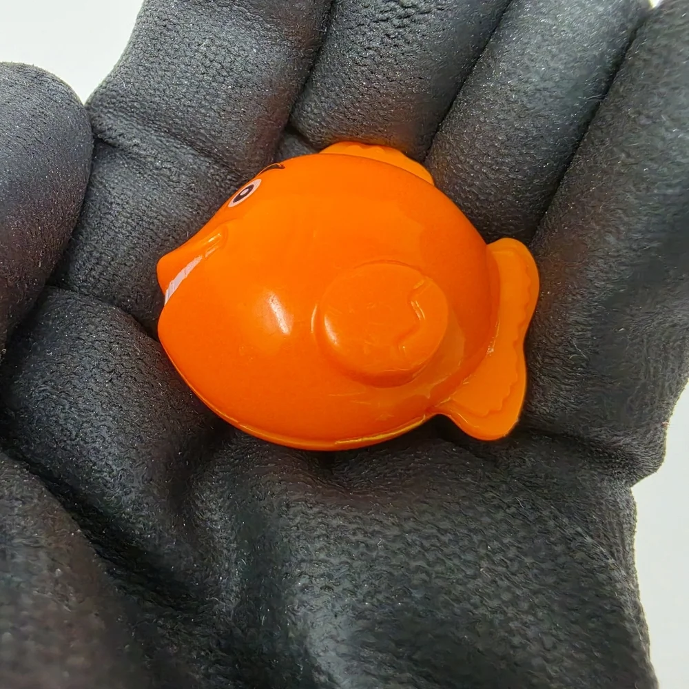 Fish Plastic 1 2 3 4 Red Green Purple Orange Lot of 4